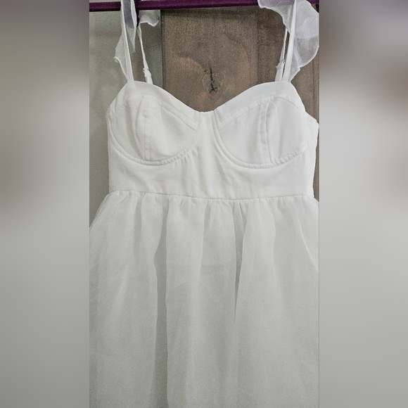 LE LIS Taylor White Ruffle Strap Dress. XS NWT - Picture 5 of 15
